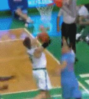 nba篮球搞笑视频集锦高清（图看NBA五大爆笑瞬间：邓肯大风车“暴扣”，阿泰防守扒对手球裤）