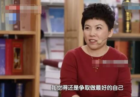 与半人高儿子同框（邓亚萍一家三口罕同框，15岁儿子比爸还高，嘴边一圈胡茬显成熟）