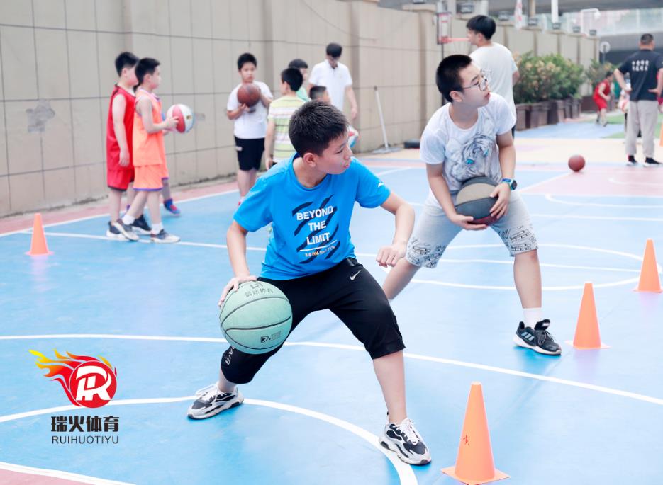 幼儿园打篮球好处（少儿篮球对儿童身心发展的益处）