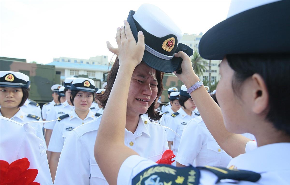 是继续留队还是先签后换（两年义务兵期满，是“走”还是“留”，该如何抉择？建议了解）