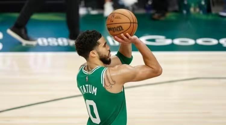 NBA小前锋（现役10大小前锋排名：詹姆斯跌出前五，维金斯第九，塔图姆第二）