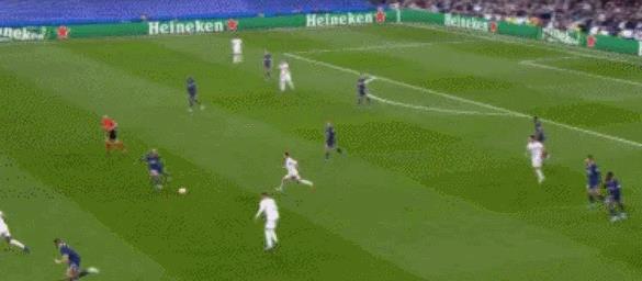 巴黎圣日耳曼vs皇马（3-1！极限逆袭！巴黎欧冠轰然出局，梅西哑火，本泽马一战封神）
