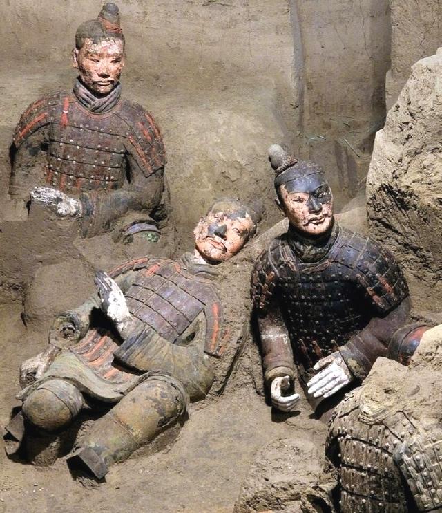 秦始皇兵马俑（秦始皇陵里有一神秘兵马俑，至今无法解释，仅向世人展示过四次）