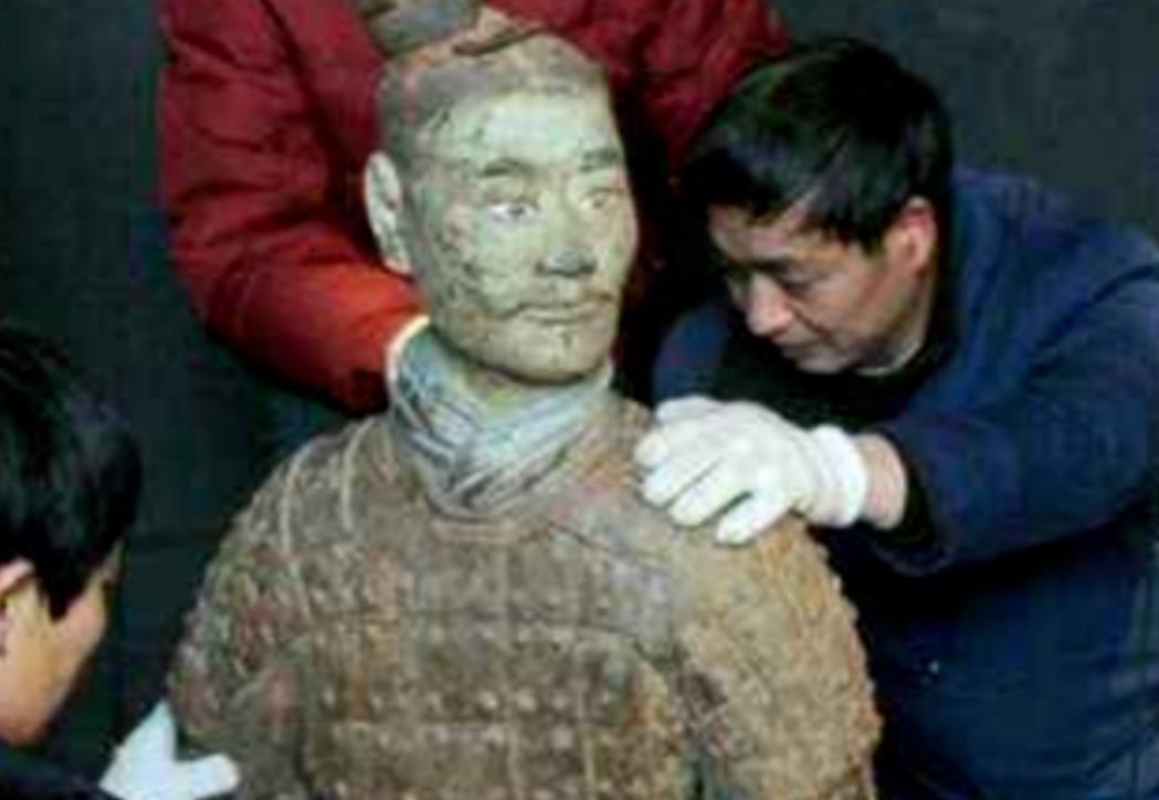 秦始皇兵马俑（秦始皇陵里有一神秘兵马俑，至今无法解释，仅向世人展示过四次）