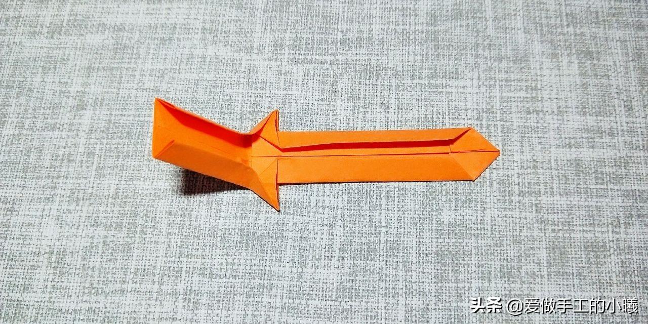 折一个火焰剑（几步就能完成的折纸宝剑，简单好玩不伤人，90后的记忆）