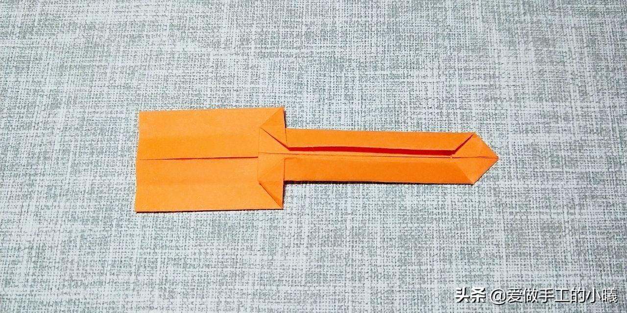 折一个火焰剑（几步就能完成的折纸宝剑，简单好玩不伤人，90后的记忆）