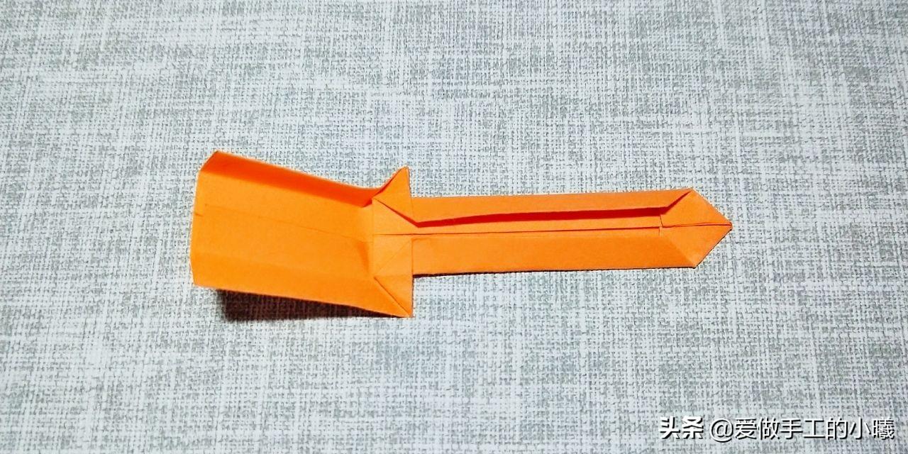 折一个火焰剑（几步就能完成的折纸宝剑，简单好玩不伤人，90后的记忆）