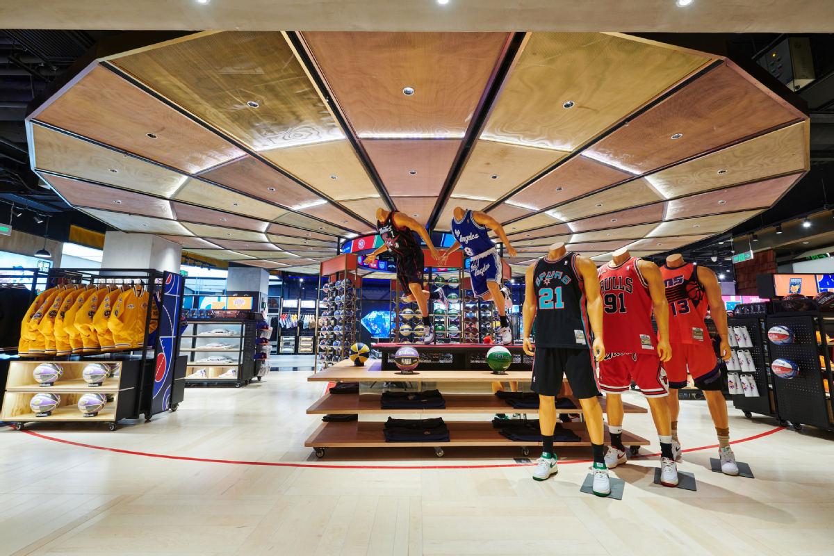 篮球在哪买啊（融合篮球文化与当地特色 新形象NBA旗舰店在天津开业）