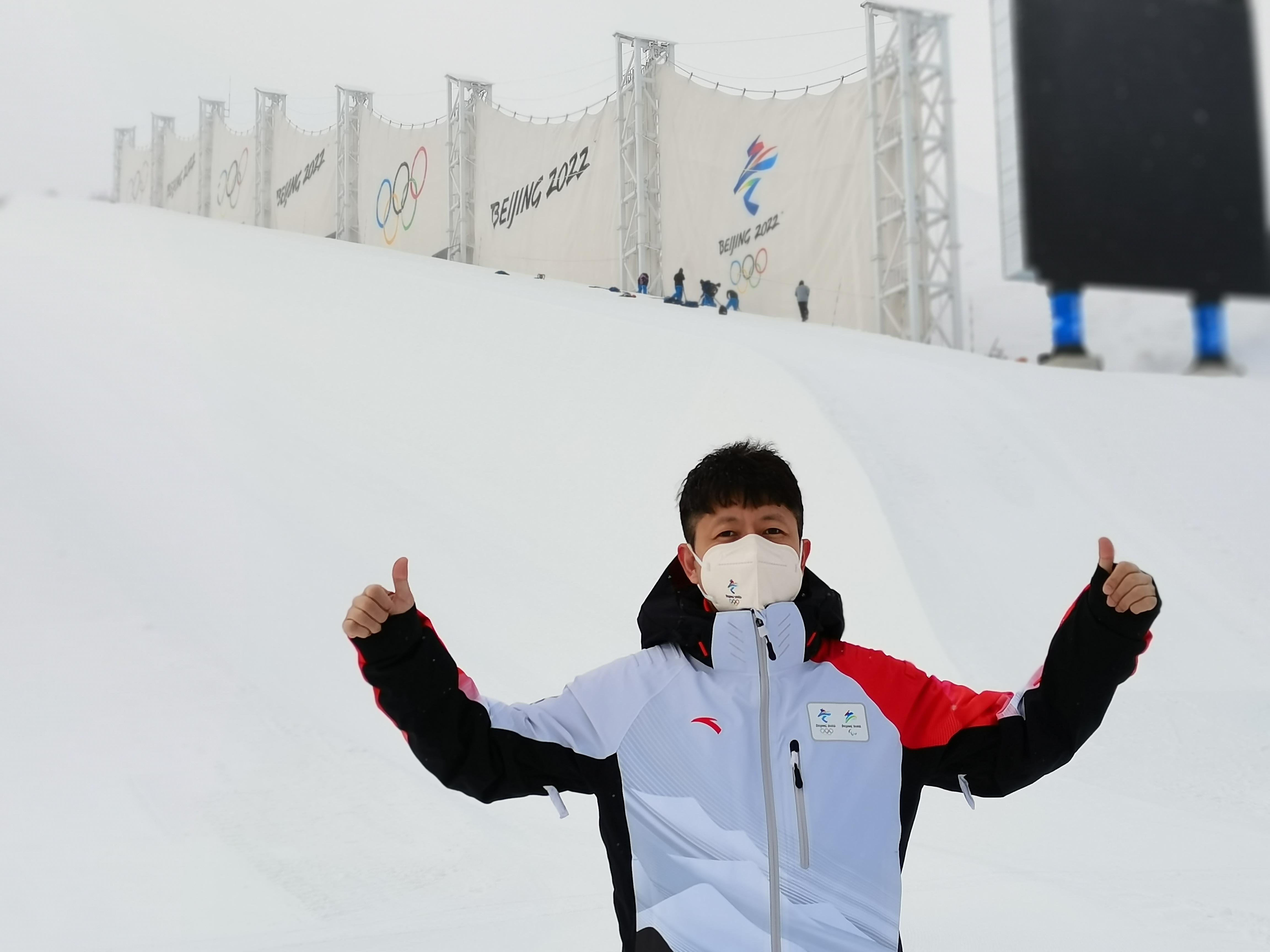 滑雪的单板和双板有啥区别（初上雪场，滑雪板选择单板还是双板好？冬奥裁判刘鑫为您解析）