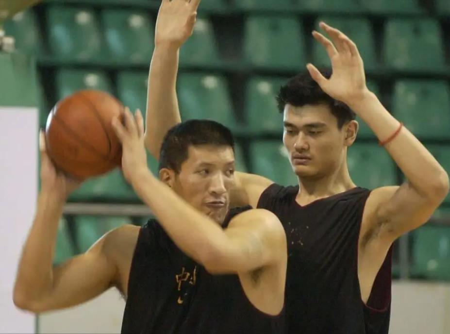 有nba戒指的中国球星（中国第一位获得NBA总冠军戒指的球员 国家三大中锋之一 巴特尔）