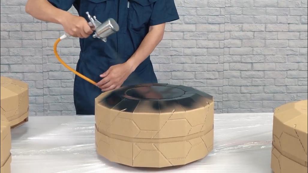 马里奥赛车的小赛车（游戏不过瘾 日本玩家用纸板制作真人马里奥赛车）