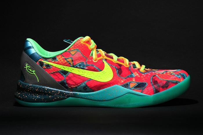 科比历代战靴（KOBE8代入坑篮球鞋经典配色回顾！Nike科比战靴NBA上脚）