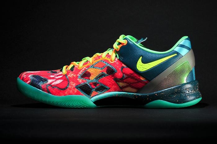 科比历代战靴（KOBE8代入坑篮球鞋经典配色回顾！Nike科比战靴NBA上脚）