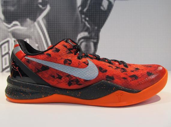 科比历代战靴（KOBE8代入坑篮球鞋经典配色回顾！Nike科比战靴NBA上脚）