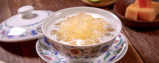 炖桃胶什么时候加牛奶