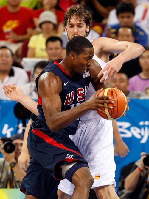 08年姚明nba比赛录像（08年奥运会中国队VS美国队：韦德19分，老詹18分，那姚明和科比呢）