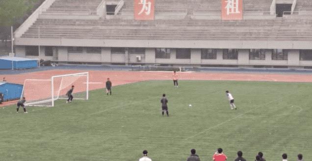 清华大学足球场是真草吗（清华化工男足时隔11年再夺冠军！老博士泪洒现场激情解说大放送）