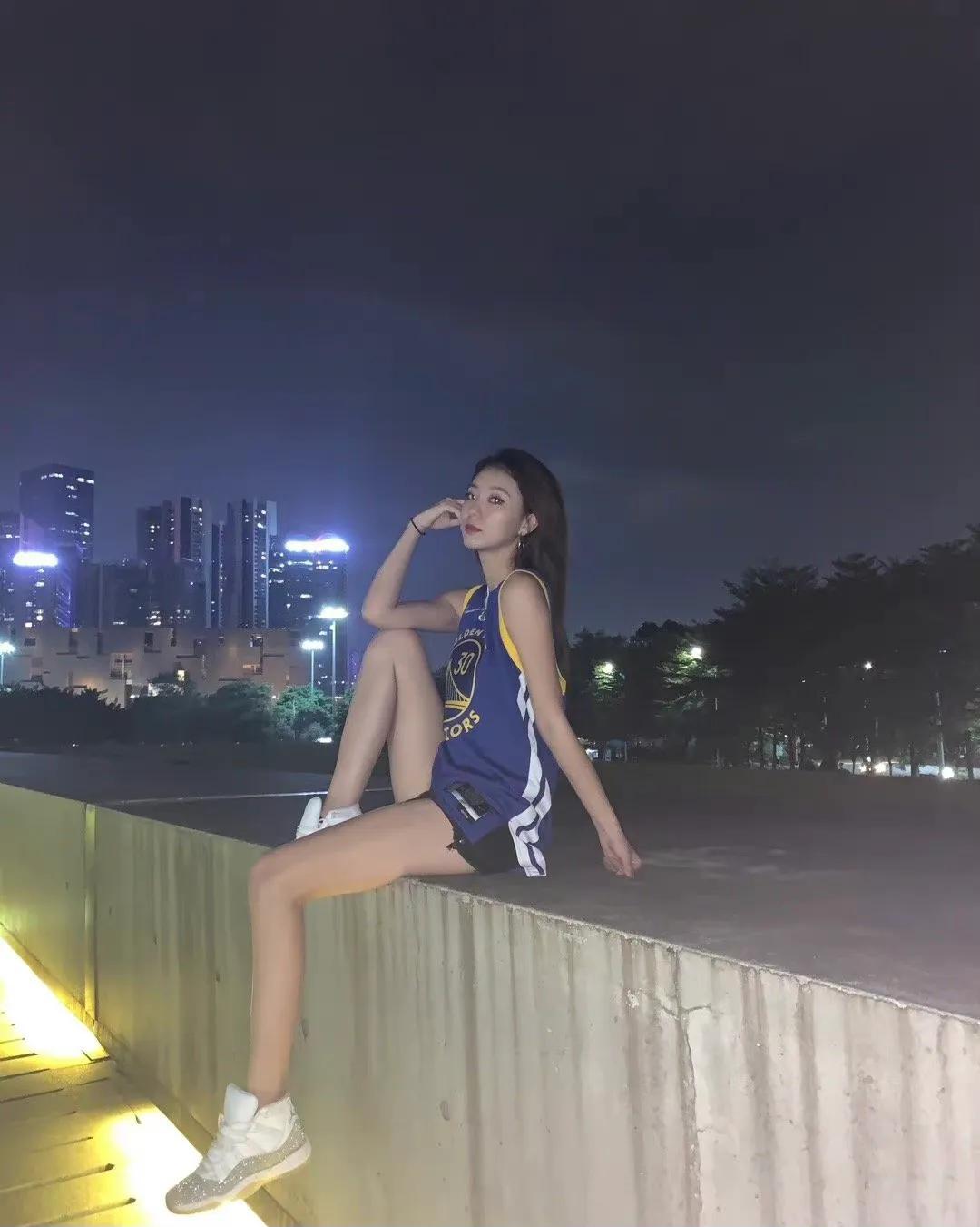 cba拉拉队美女（她是CBA最美拉拉队长，与易建联合照爆红网络，前男友身材很高大）