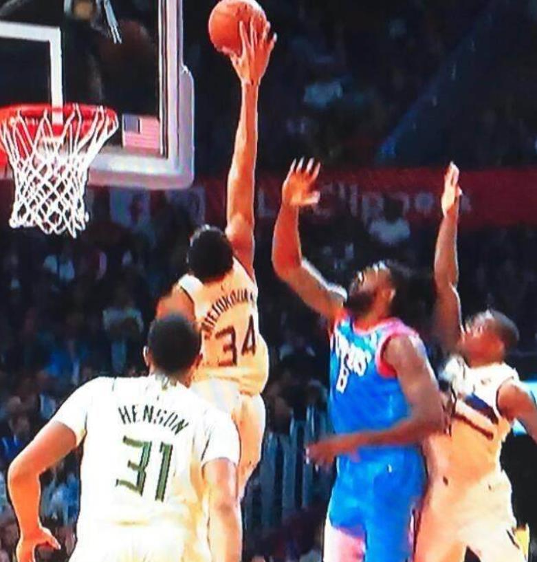 字母哥SS级（现役NBA球星长臂分4个等级：伦纳德A级，字母哥SS级，SSS臂展2米4）