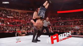 wwe2010（十大凶残WWE招式，已经全部被禁用，最后一招中了至少住院一个月）