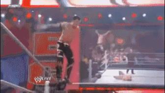 wwe2010（十大凶残WWE招式，已经全部被禁用，最后一招中了至少住院一个月）