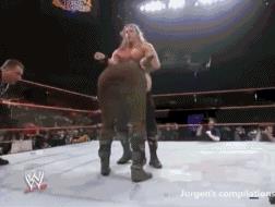 wwe2010（十大凶残WWE招式，已经全部被禁用，最后一招中了至少住院一个月）