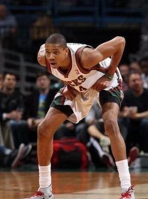 字母哥SS级（NBA大长腿分4个等级：麦迪A级，字母哥跟腱34厘米SS，那SSS多猛？）